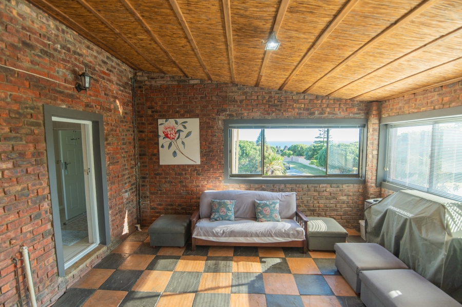 4 Bedroom Property for Sale in Clarendon Marine Eastern Cape